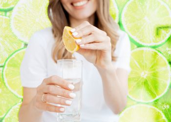 Agua con limón en ayunas: el hábito saludable que mejora tu vida